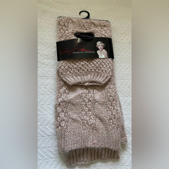 MARILYN MONROE WOMEN’S SCARF & BEANIE Champagne with sparkles color - Picture 5 of 7